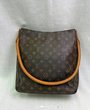 Load image into Gallery viewer, LOUIS VUITTON LOOPING GM SHOULDER BAG MI0050