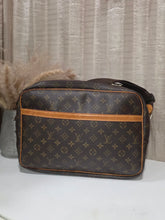 Load image into Gallery viewer, LOUIS VUITTON REPORTER GM 36CM SP0948