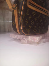 Load image into Gallery viewer, LOUIS VUITTON SENLIS CROSSBODY