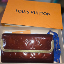 Load image into Gallery viewer, LV Vernis Rossmore MM Amarante Wallet