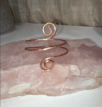 Load image into Gallery viewer, HANDMADE HAMMERED COPPER BRACLET