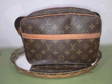 Load image into Gallery viewer, LOUIS VUITTON REPORTER BAG 28CM