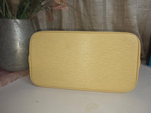 Load image into Gallery viewer, Louis Vuitton Alma Epi Hand Bag Vanilla
