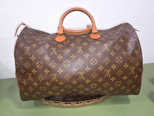 Load image into Gallery viewer, LOUIS VUITTON PRE-LOVED KEEPALL 40 WEEKENDER TRAVEL BAG SP0942
