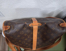 Load image into Gallery viewer, LOUIS VUITTON SAUMUR 40 MONOGRAM CROSSBODY BAG
