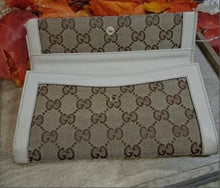 Load image into Gallery viewer, GUCCI WHITE/BEIGE GG CANVAS &amp; LEATHER WALLET
