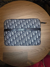 Load image into Gallery viewer, 2 DIOR CLUTCH

