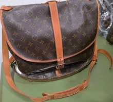 Load image into Gallery viewer, LOUIS VUITTON SAUMUR 40 MONOGRAM CROSSBODY BAG

