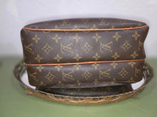 Load image into Gallery viewer, LOUIS VUITTON REPORTER BAG 28CM

