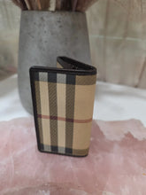 Load image into Gallery viewer, BURBERRY HOUSE CHECK 6-KEY HOLDER CASE IN BROWN (COA INCLUDED)

