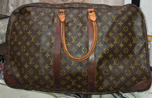 Load image into Gallery viewer, LOUIS VUITTON RARE SIRIUS 58CM DATE CODE 874 VX
