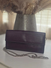 Load image into Gallery viewer, LV Epi Portefeiulle Sarah Wallet Purple Cassis 10 Card Slots COA INCL
