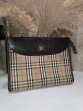 Load image into Gallery viewer, C070 BURBERRY CLUTCH
