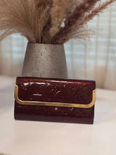Load image into Gallery viewer, LV Vernis Rossmore MM Amarante Wallet
