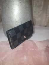 Load image into Gallery viewer, LOUIS VUITTON DAMIER 6 KEY HOLDER
