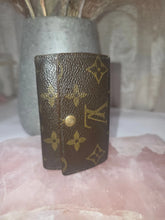 Load image into Gallery viewer, LOUIS VUITTON MONO 6 KEY HOLDER
