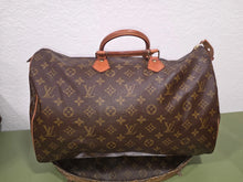 Load image into Gallery viewer, LOUIS VUITTON PRE-LOVED KEEPALL 40 WEEKENDER TRAVEL BAG SP0942
