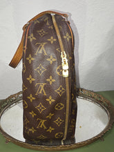 Load image into Gallery viewer, LOUIS VUITTON MONOGRAM EXCURSION BAG
