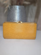 Load image into Gallery viewer, LOUIS VUITTON EPI VIENNOIS CONTINENTAL BIFOLD KISSLOCK WALLET IN TASSIL YELLOW WITH PURPLE INTERIOR
