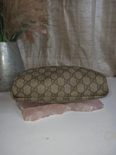 Load image into Gallery viewer, GUCCI SUPREME MESSENGER BAG
