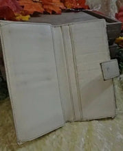 Load image into Gallery viewer, GUCCI WHITE/BEIGE GG CANVAS &amp; LEATHER WALLET
