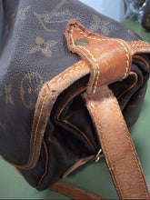 Load image into Gallery viewer, LOUIS VUITTON SAUMUR 40 MONOGRAM CROSSBODY BAG
