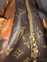 Load image into Gallery viewer, LOUIS VUITTON MONOGRAM EXCURSION BAG
