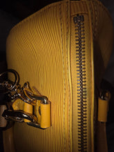 Load image into Gallery viewer, 5S SPEEDY 25 EPI YELLOW LEATHER SP0936 coa incl
