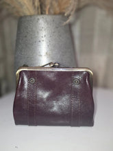 Load image into Gallery viewer, DAKOTA DA-32005 VINTAGE-STYLE LEATHER COIN PURSE W A KISSLOCK WALLET
