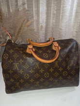 Load image into Gallery viewer, LOUIS VUITTON SPEEDY 35
