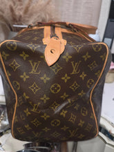 Load image into Gallery viewer, LOUIS VUITTON SAC SOUPLE 45
