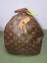 Load image into Gallery viewer, LOUIS VUITTON PRE-LOVED KEEPALL 50CM WEEKENDER BAG WITH LOCK AND KEY
