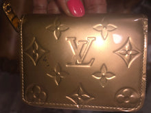 Load image into Gallery viewer, LOUIS VUITTON ROSE GOLD VERNIS METALLIC WALLET
