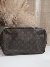 Load image into Gallery viewer, LOUIS VUITTON VINTAGE (30+Y.O.) MONOGRAM TROUSSE TOILETRY COSMETIC POUCH 28CM
