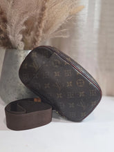 Load image into Gallery viewer, LOUIS VUITTON (RARE) VINTAGE POCHETTE GANGE SLING UNISEX
