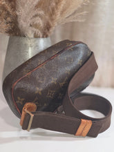 Load image into Gallery viewer, LOUIS VUITTON (RARE) VINTAGE POCHETTE GANGE SLING UNISEX
