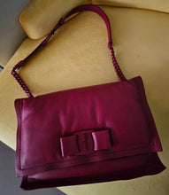 Load image into Gallery viewer, FERRAGAMO POMEGRANATE MEDIUM / SMALL VIVA BOW PADDED LEATHER SHOULDER BAG
