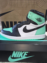 Load image into Gallery viewer, NIKE AIR MEN'S SIZE 12
