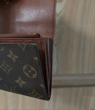 Load image into Gallery viewer, LOUIS VUITTON VINTAGE SARAH WALLET NO CC HOLDER
