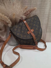 Load image into Gallery viewer, LOUIS VUITTON CHANTILLY GM CROSSBODY
