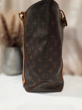 Load image into Gallery viewer, LOUIS VUITTON SAC GRAND MODÈLE SHOPPING TOTE (C/O HINGE)
