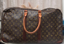 Load image into Gallery viewer, LOUIS VUITTON RARE SIRIUS 58CM DATE CODE 874 VX
