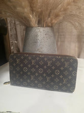Load image into Gallery viewer, LOUIS VUITTON DENIM BROWN BEIGE ZIPPY (DISCONTINUED )
