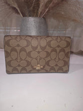 Load image into Gallery viewer, COACH 8 CARD HOLDER CROSSBODY
