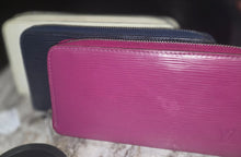 Load image into Gallery viewer, LOUIS VUITTON EPI LEATHER ZIPPIE WALLET
