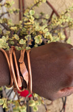 Load image into Gallery viewer, HANDMADE HAMMERED COPPER BRACLET
