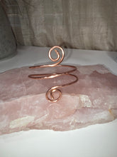 Load image into Gallery viewer, HANDMADE HAMMERED COPPER BRACLET

