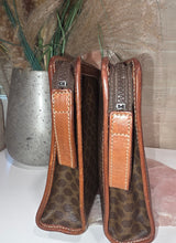 Load image into Gallery viewer, CELINE VINTAGE CLUTCH BAG LIGHT TAN LEATHER 26.5cm
