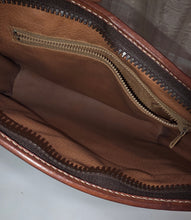 Load image into Gallery viewer, CELINE VINTAGE CLUTCH BAG LIGHT TAN LEATHER 26.5cm
